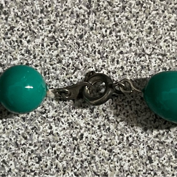Vintage Green Bead Necklace - Picture 4 of 6